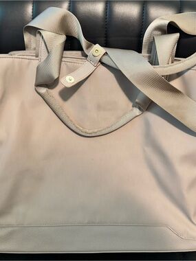 Minimalist Laptop Tote Bag in Light Beige